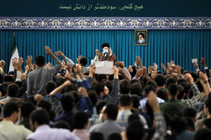 رهبر انقلاب اسلامی با جمعی از دانشجویان و نمایندگان تشکل‌های دانشجویی دیدار کردند