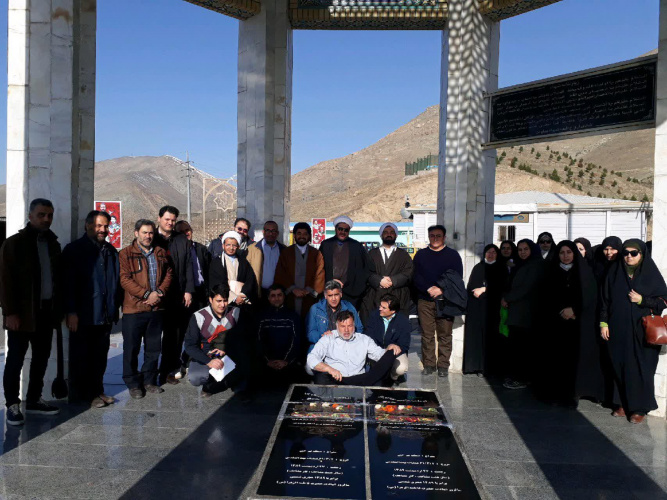  اردوی کوهپیمایی شهدای گمنام به همت ستاد بزرگداشت ایام الله دهه فجر دانشگاه علامه طباطبائی برگزار شد