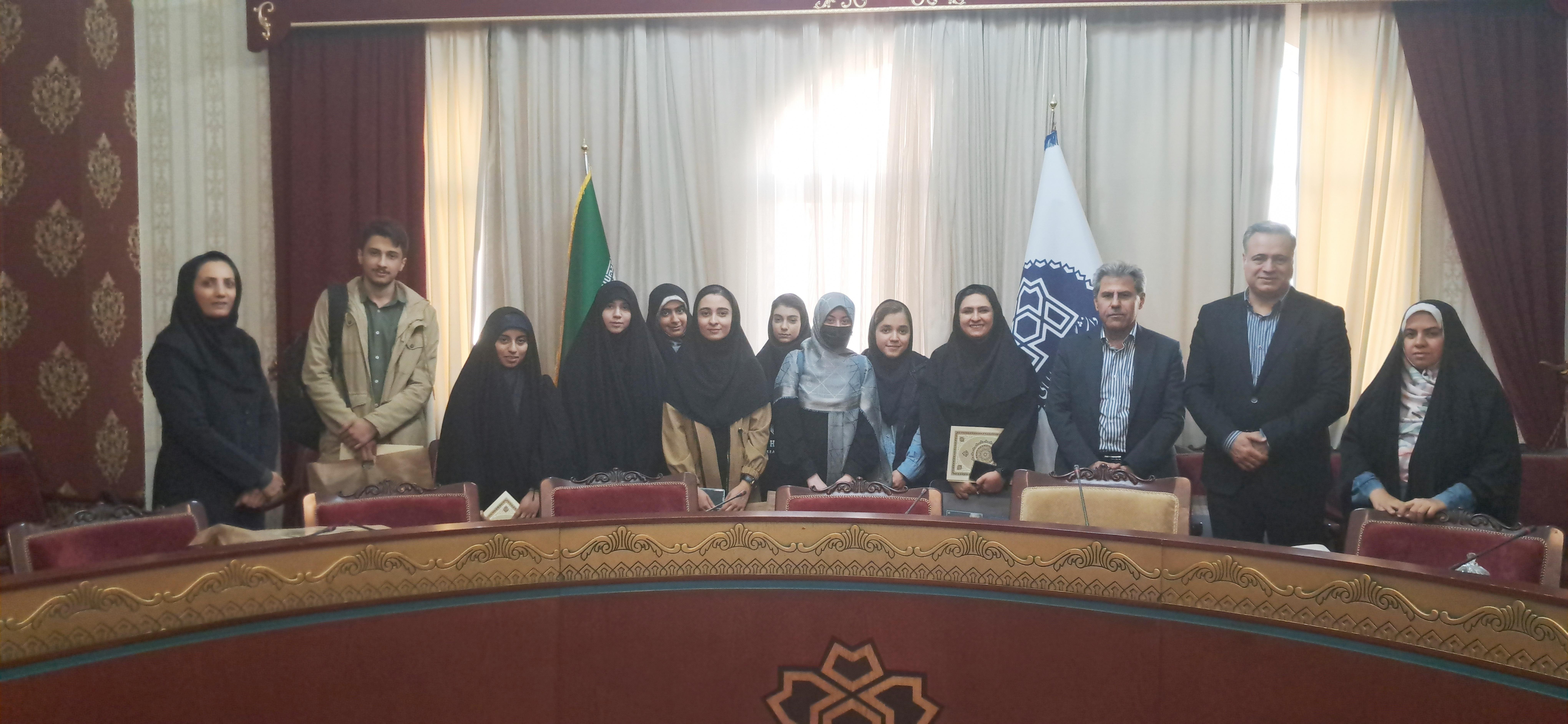 برگزاری مراسم تقدیر از عوامل برگزاری بزرگداشت آقای دکتر هادی خانیکی